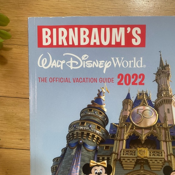 Birnbaum’s Disney World Guidebook 2022 - Picture 4 of 6